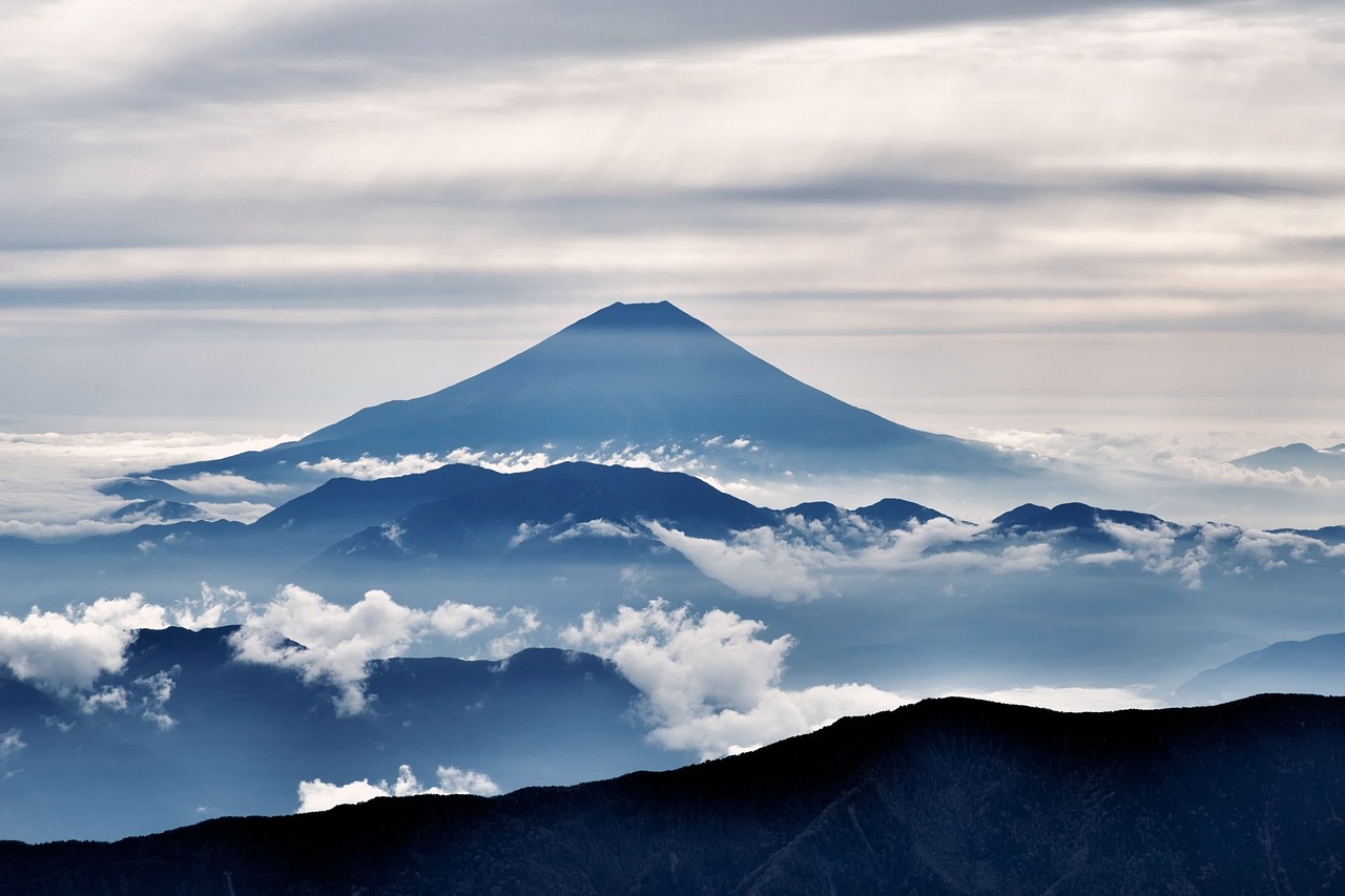 日本富士山喷发最新更新，最新喷发动态报告
