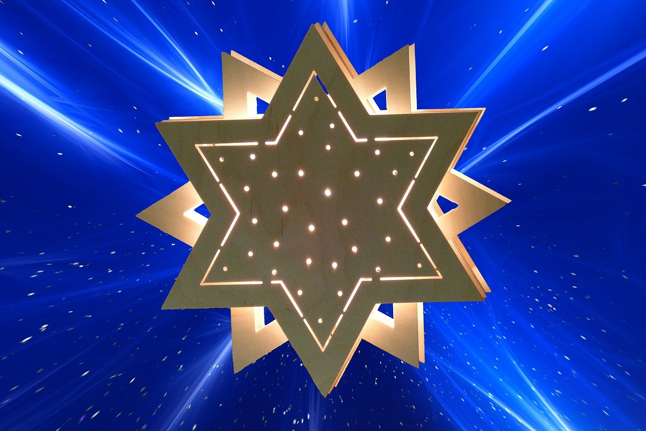矮个男明星的逆袭之路，身高不是距离，才华照亮舞台！
